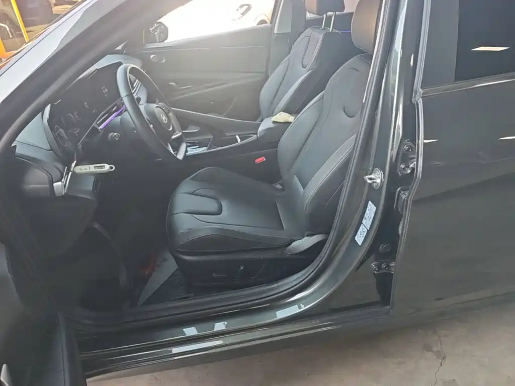 Hyundai Elantra — миниатюра 15