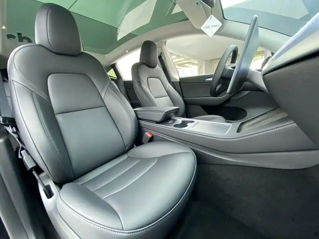 Tesla Model Y — миниатюра 25