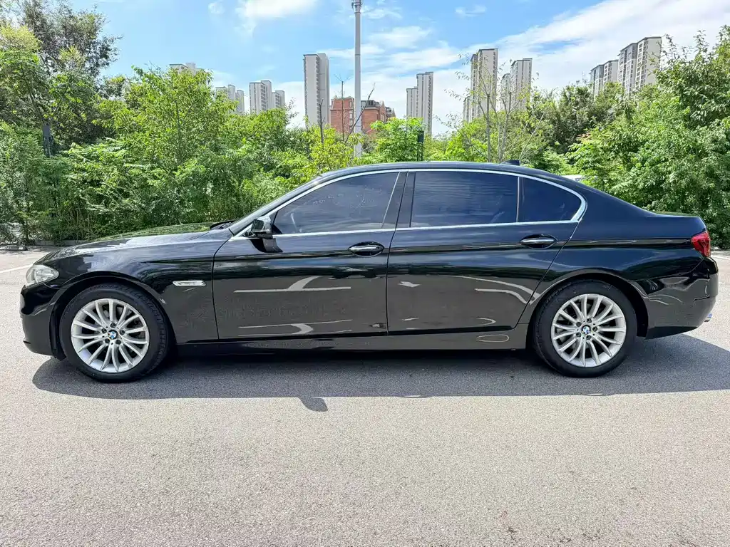 BMW 5 Series — миниатюра 9