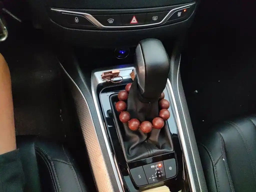 Peugeot 408 — миниатюра 10