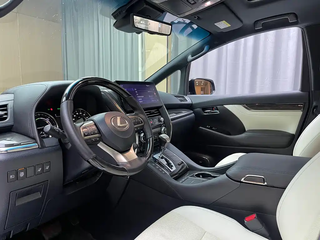 Lexus LM 2020 300h мест