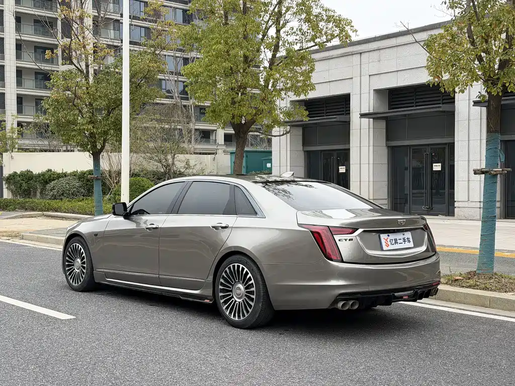 CADILLAC CT6