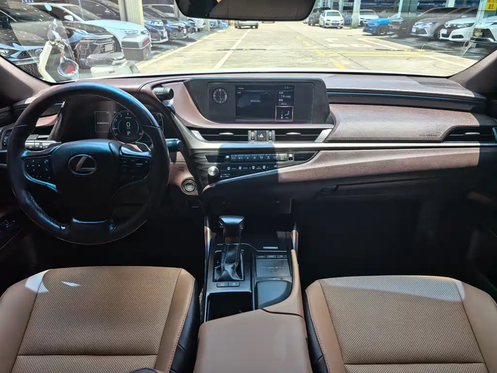Lexus ES 2021 200