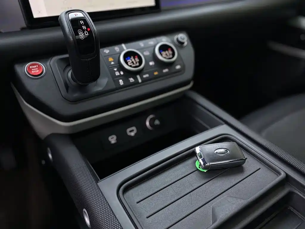 Land Rover Defender — миниатюра 19