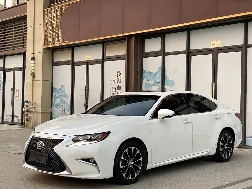 Купить Lexus ES