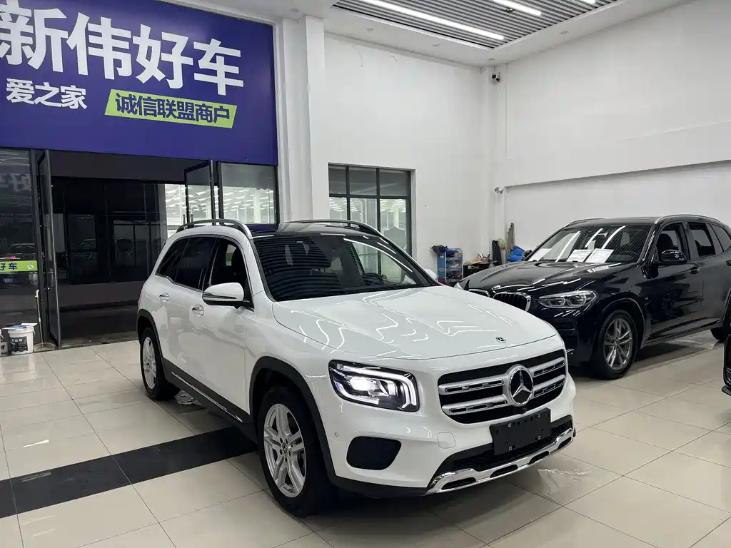 MERCEDES-BENZ GLB