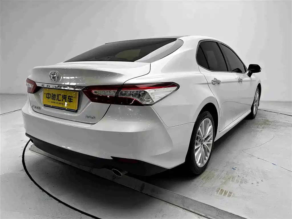 Toyota Camry — миниатюра 20