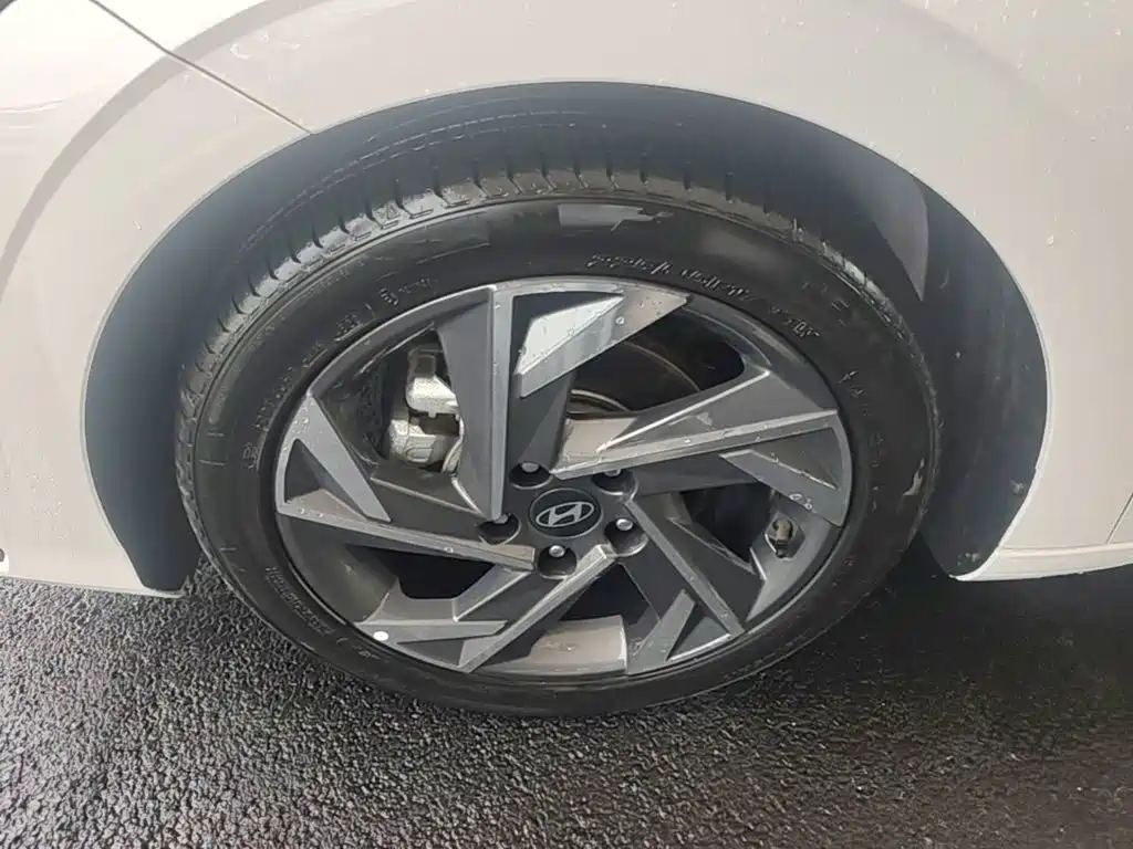Hyundai Elantra — миниатюра 23