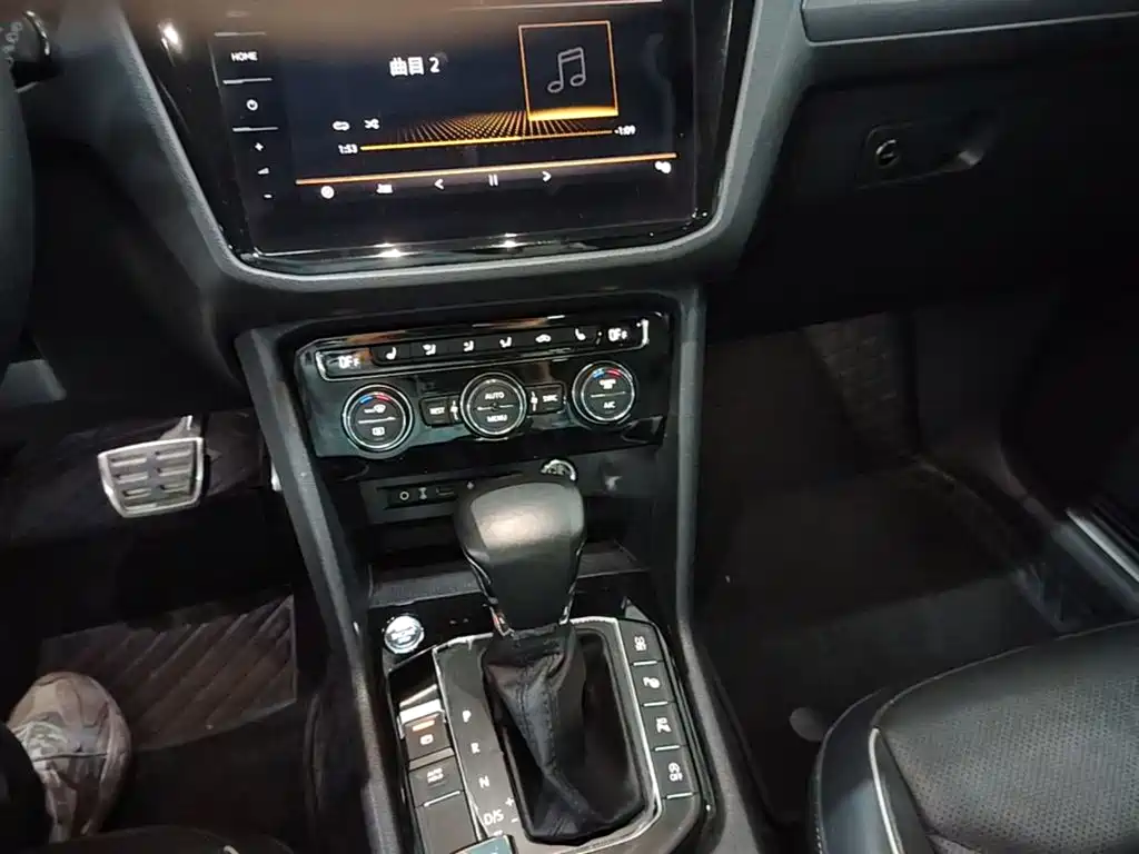 Volkswagen Tiguan L — миниатюра 14