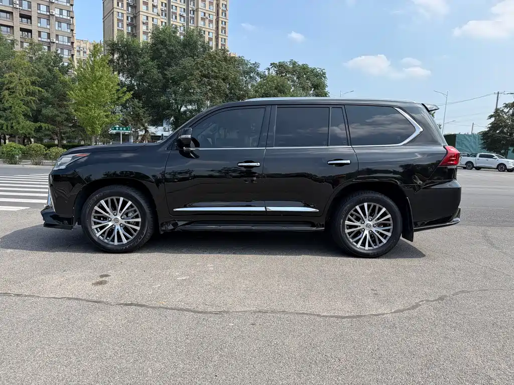 Lexus LX — миниатюра 7