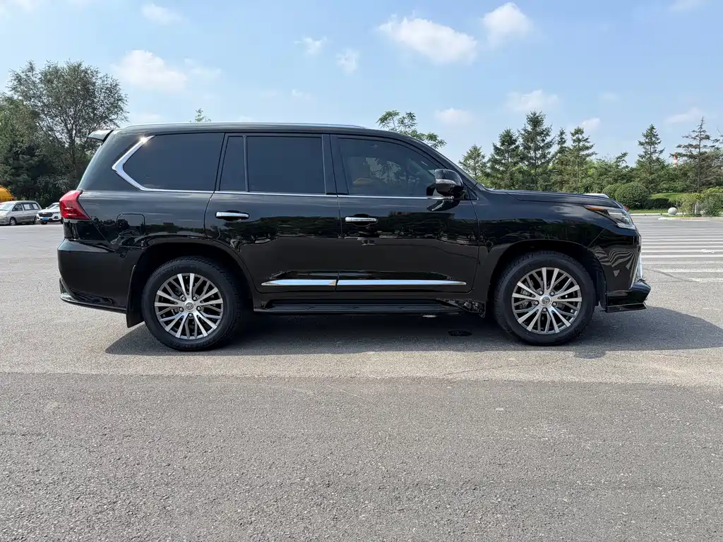 Lexus LX — миниатюра 8