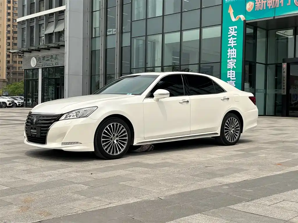 Toyota Crown 2018