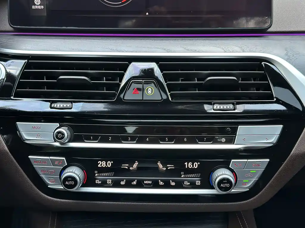 BMW 5 Series — миниатюра 13