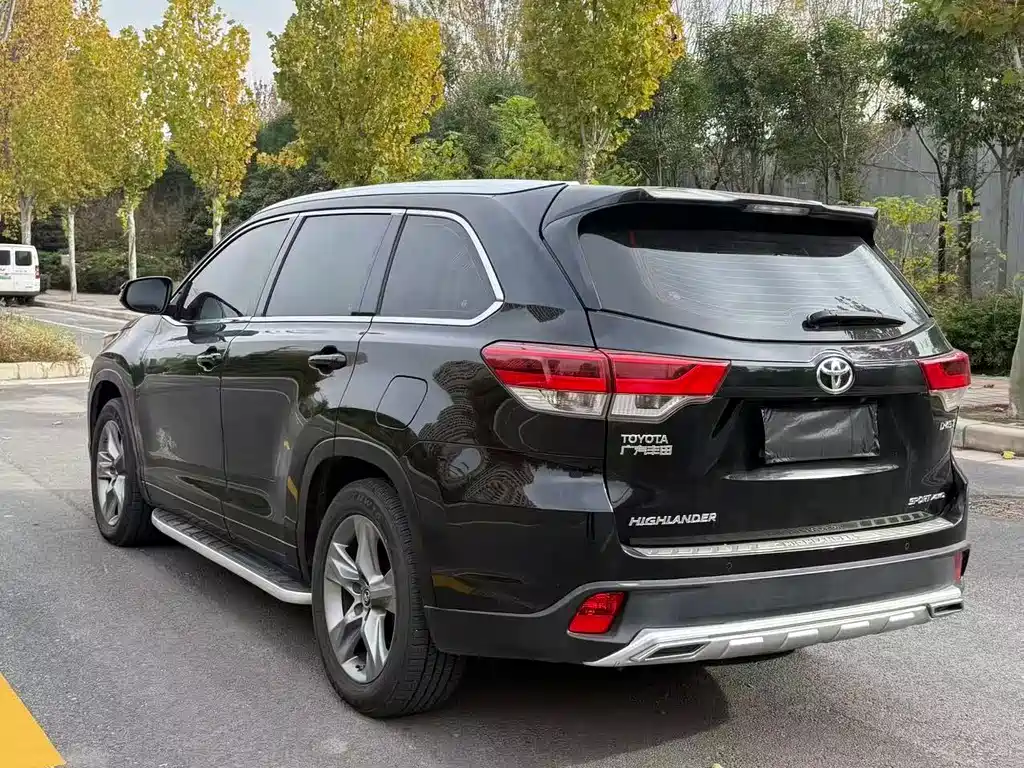 TOYOTA HIGHLANDER