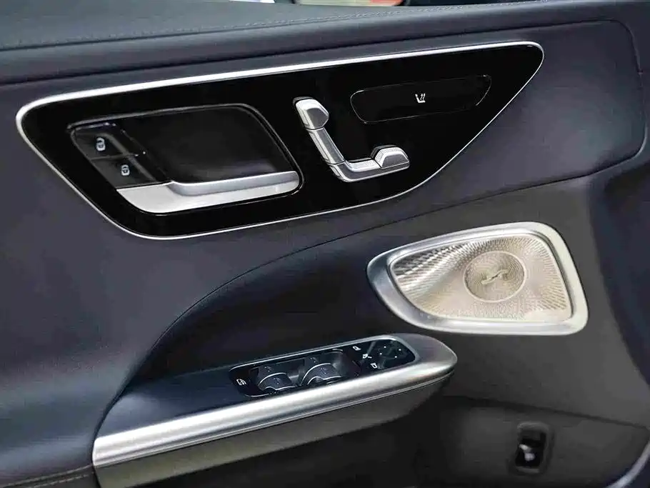 Mercedes-Benz C-Class — миниатюра 9