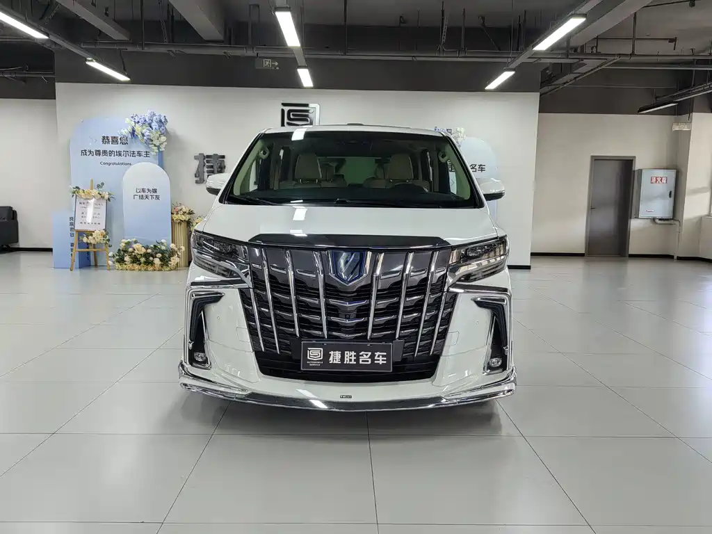 Toyota Alphard — миниатюра 2
