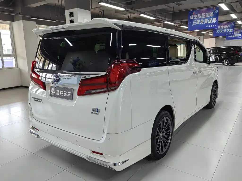 Toyota Alphard — миниатюра 4
