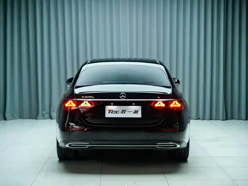 Mercedes-Benz E-Class — миниатюра 9