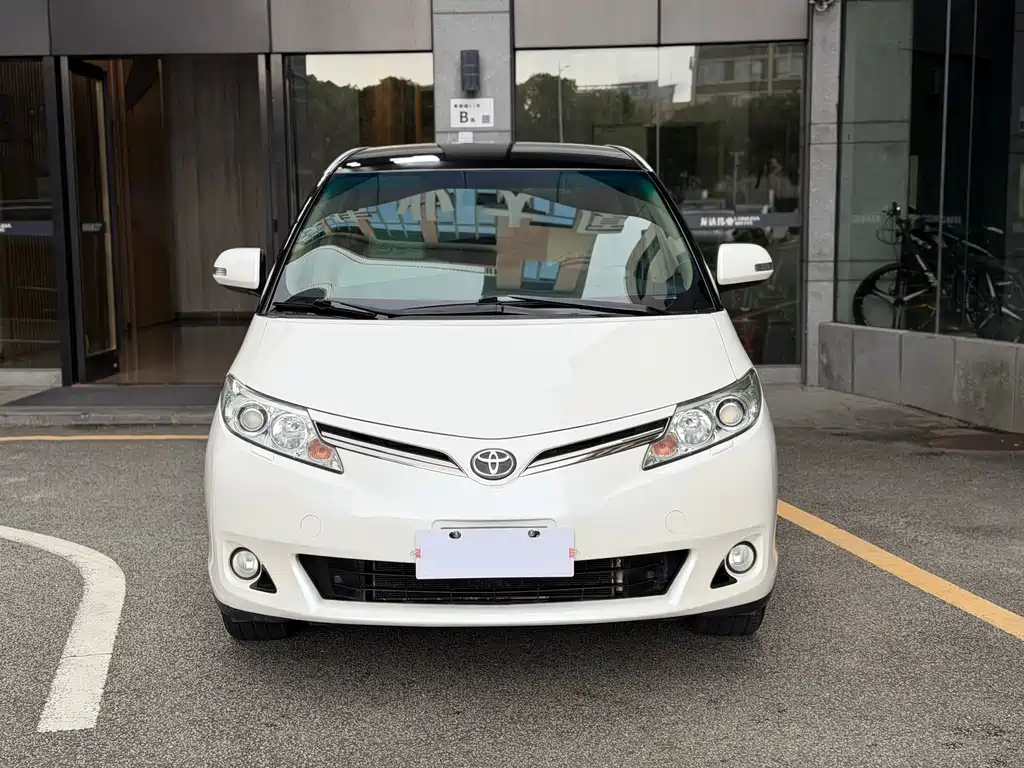 Toyota Previa — миниатюра 2