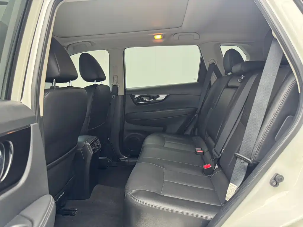 Nissan X-Trail — миниатюра 8