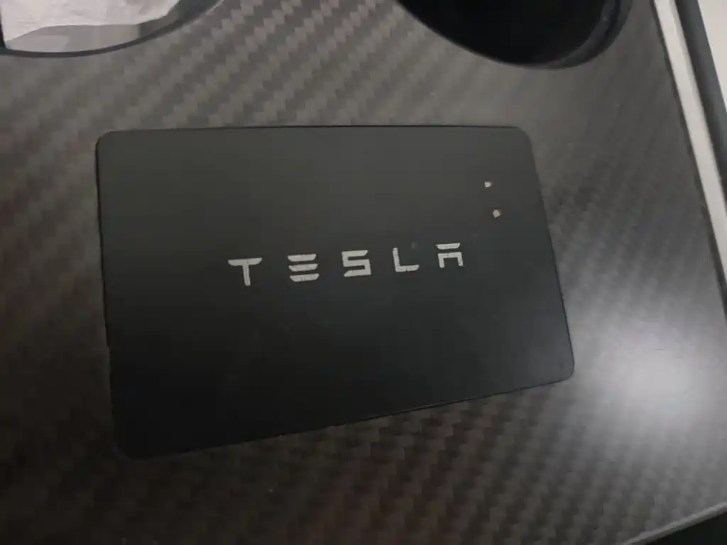 Tesla Model Y — миниатюра 9