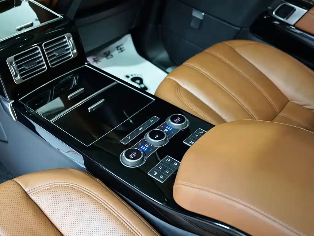 Land Rover Range Rover — миниатюра 15