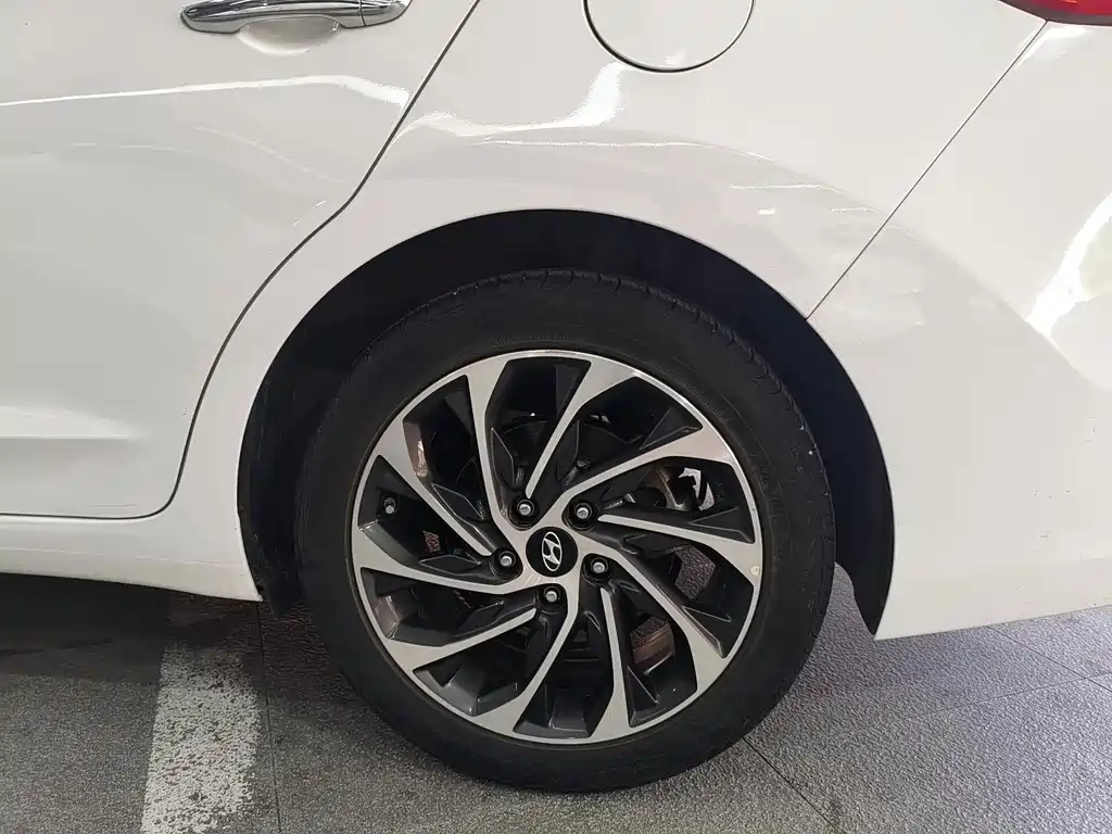 Hyundai Elantra — миниатюра 16