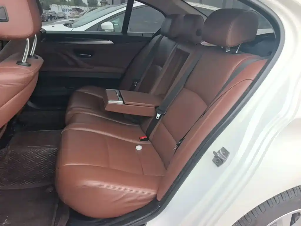 BMW 5 Series — миниатюра 17