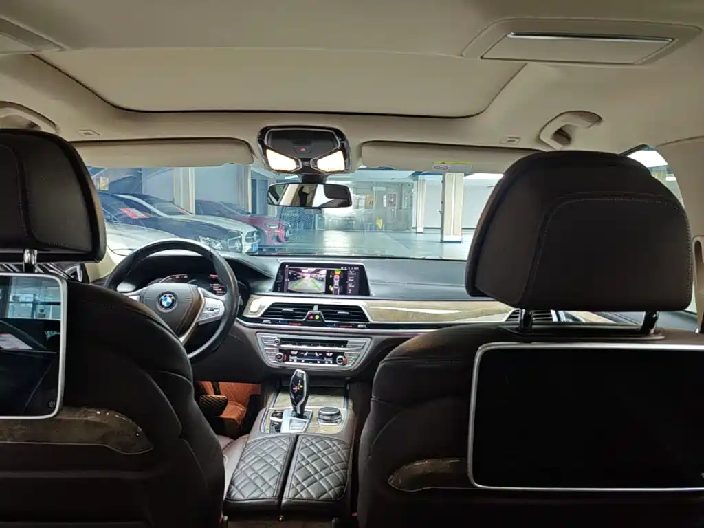 BMW 7 Series — миниатюра 18