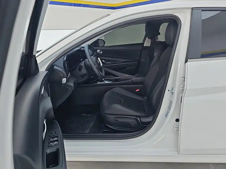 Hyundai Elantra — миниатюра 9