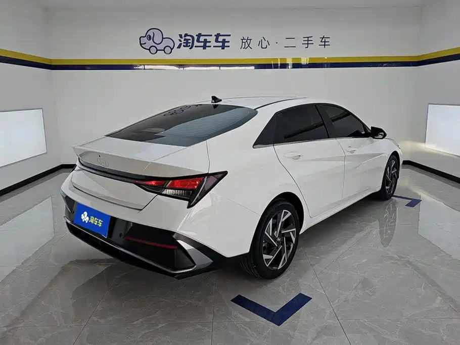 Hyundai Elantra — миниатюра 3