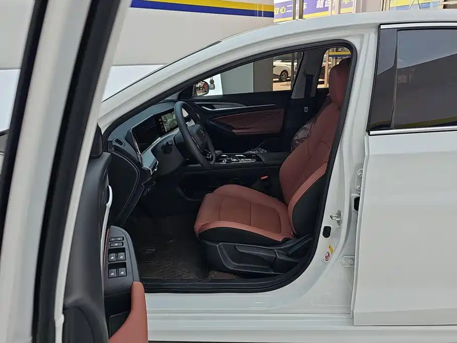 Changan Eado — миниатюра 9