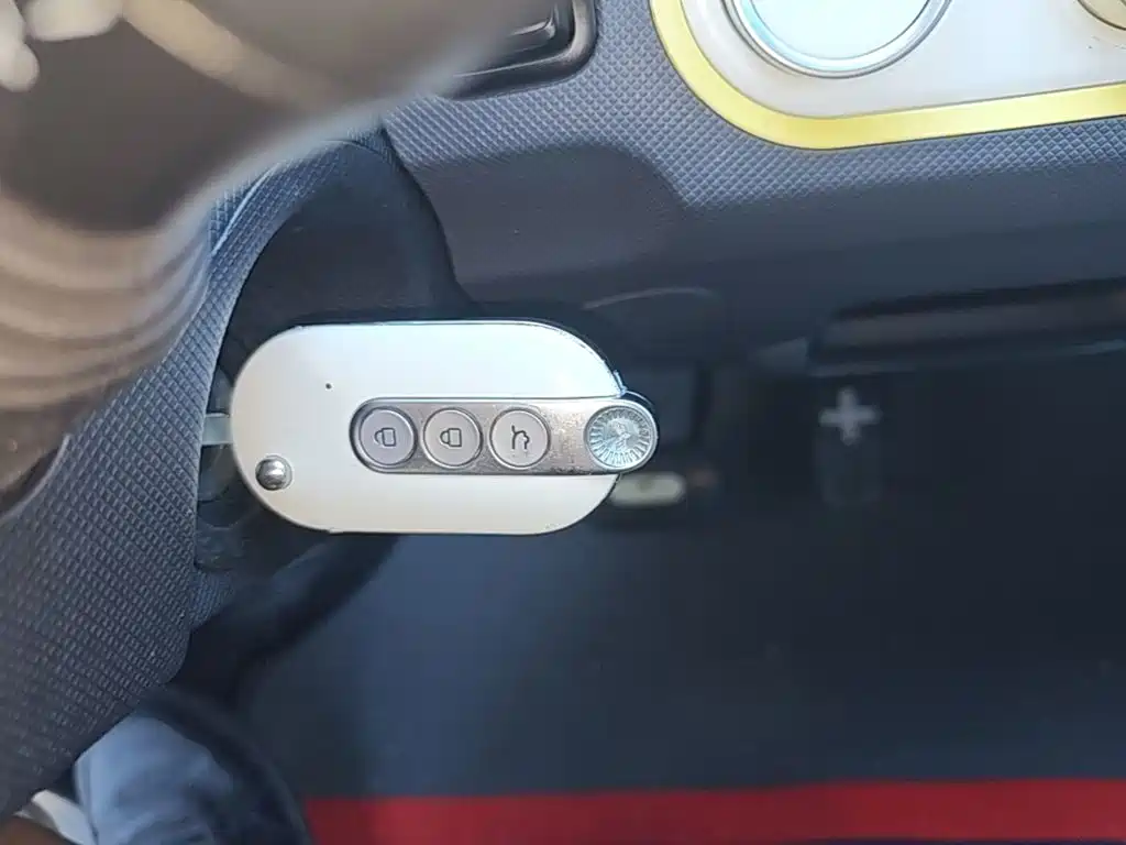 Wuling MINIEV — миниатюра 9