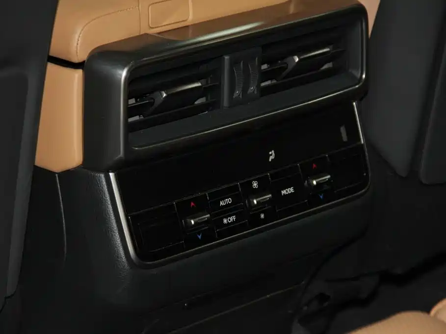 Lexus LX — миниатюра 24