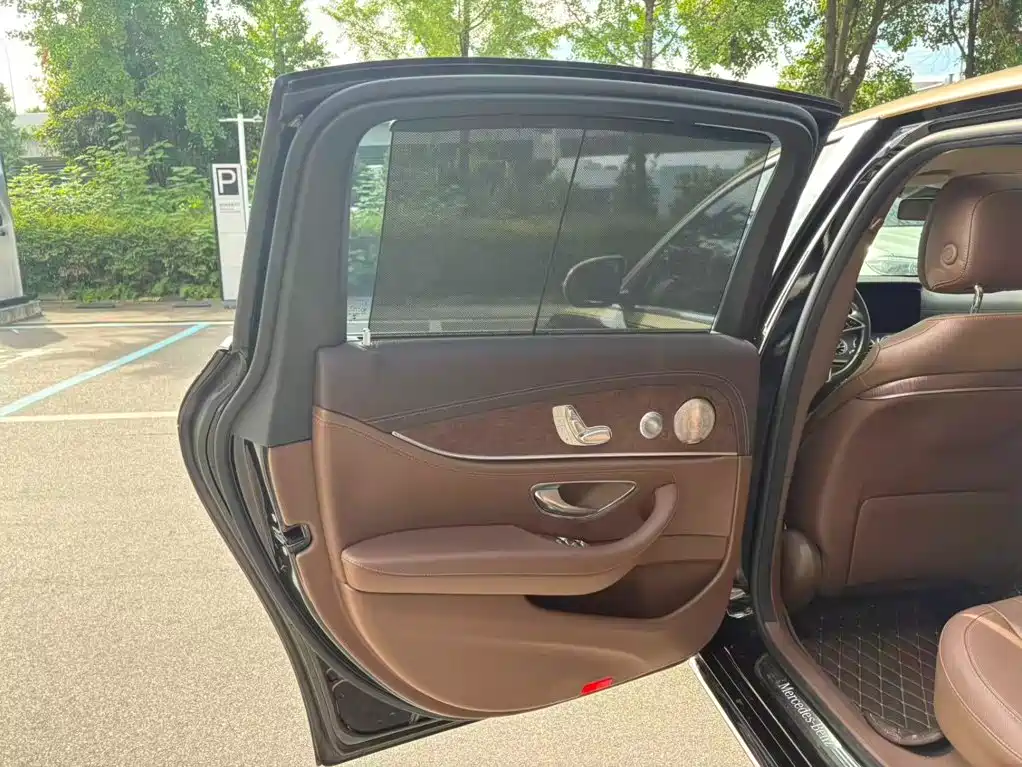 Mercedes-Benz E-Class — миниатюра 21