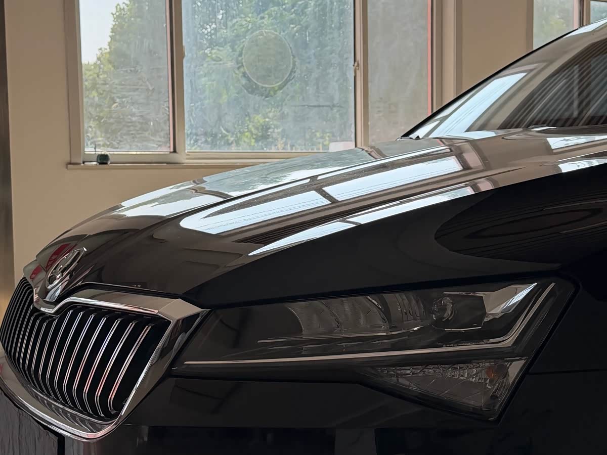 Skoda Superb 1.4 л 2024 г. Чёрный, пробег 19400 км