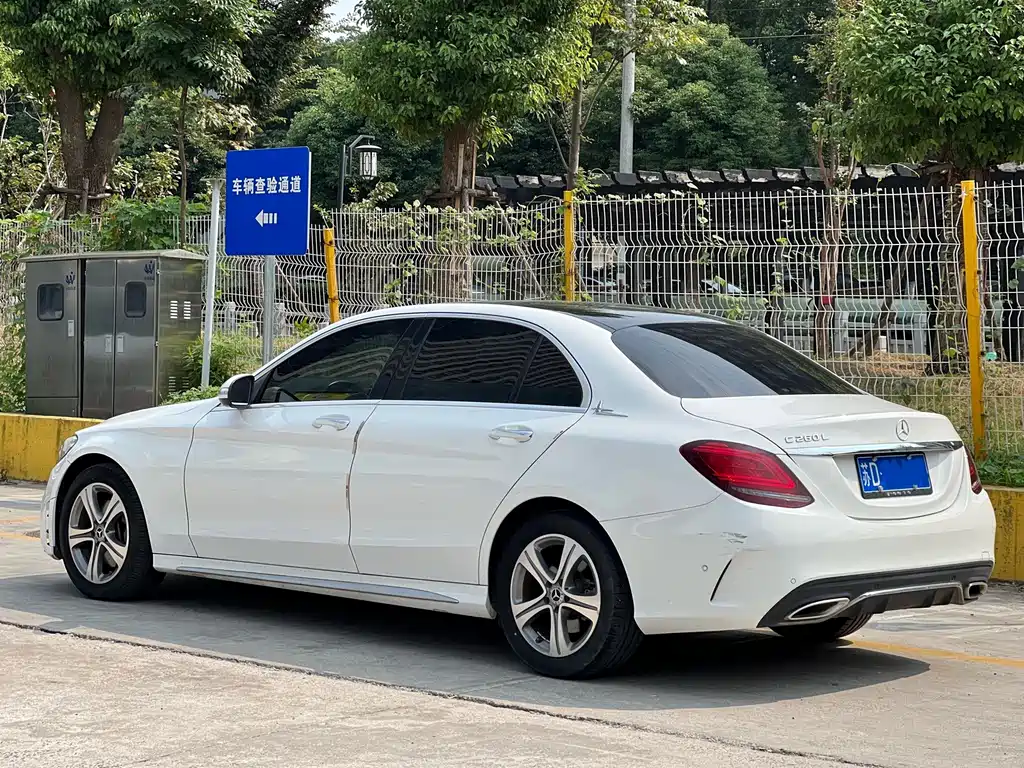 Mercedes-Benz C-Class — миниатюра 3