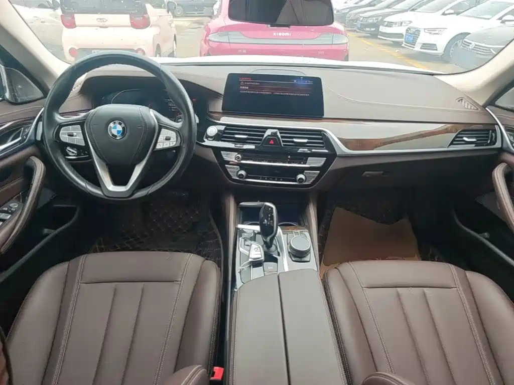 BMW 5 Series — миниатюра 10