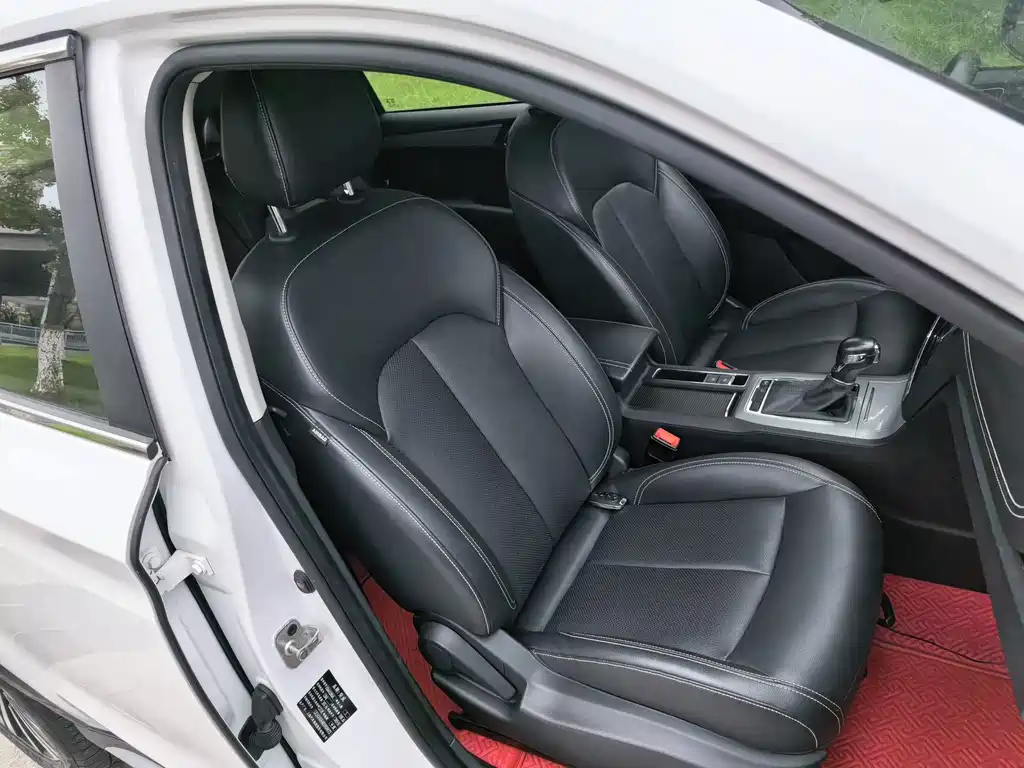 Roewe RX5 — миниатюра 8