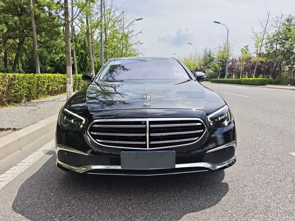 Mercedes-Benz E-Class — миниатюра 2