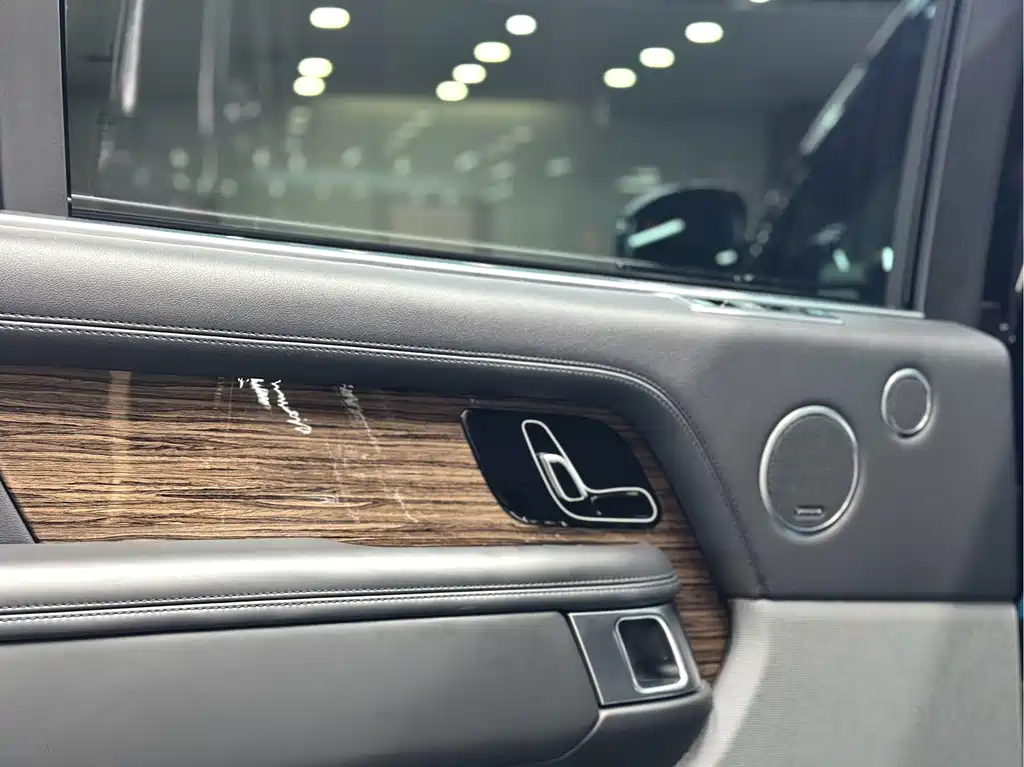 Land Rover Range Rover — миниатюра 7