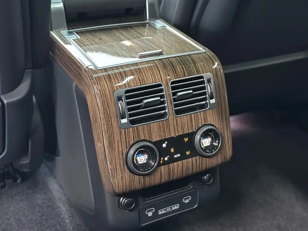 Land Rover Range Rover — миниатюра 18