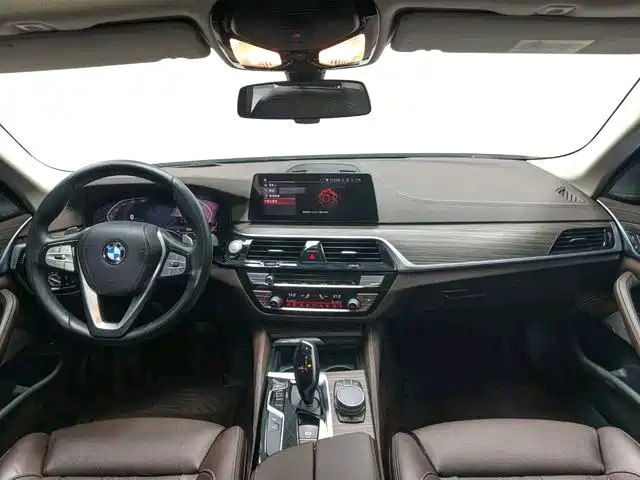 BMW 5 Series — миниатюра 12