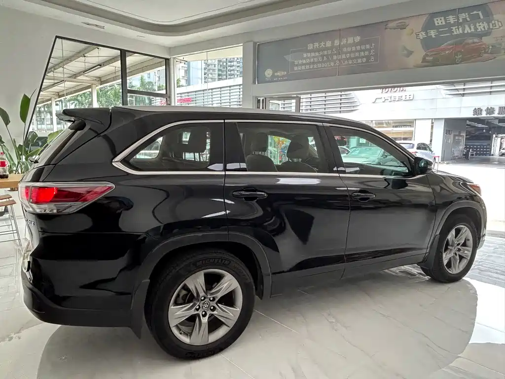 Toyota Highlander 2015 2.0T Luxury 7 мест