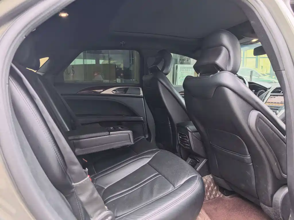 Lincoln MKZ — миниатюра 9