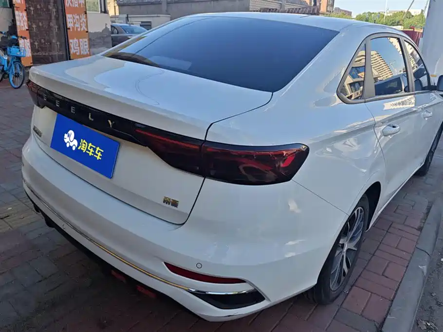 Geely Emgrand 2025 4 1.5L MT