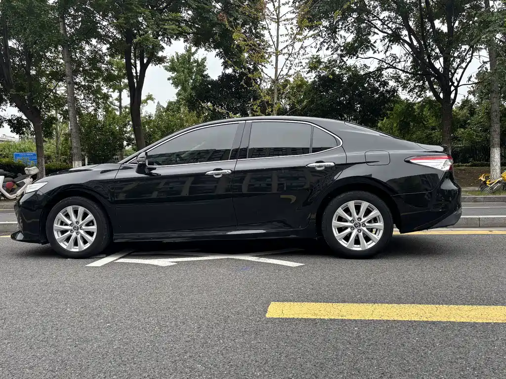 Toyota Camry — миниатюра 16