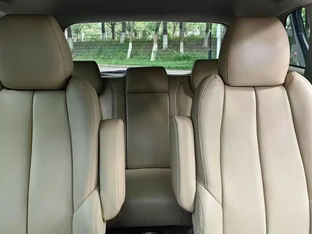 Buick GL8 2011 2.4L CT Luxury Comfort