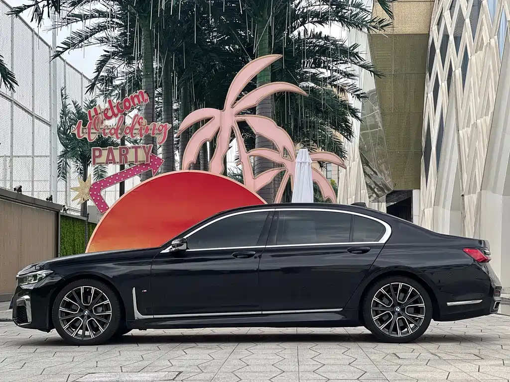 BMW 7 Series — миниатюра 7