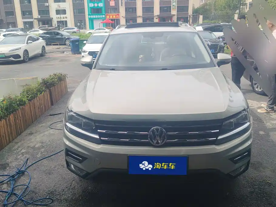 Volkswagen Tiguan L — миниатюра 2